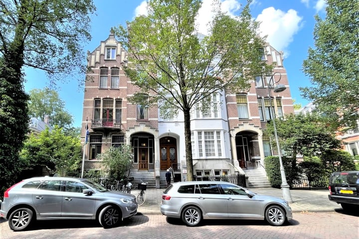 View photo 1 of Van Eeghenstraat 88-1