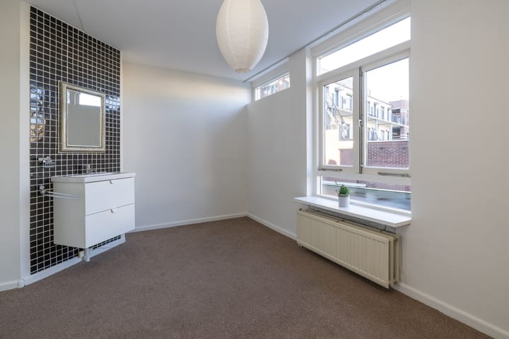 Photo 11 of De Genestetlaan 5-A