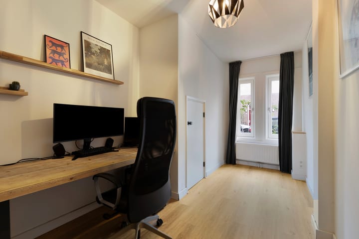 Photo 17 of Paramaribostraat 33