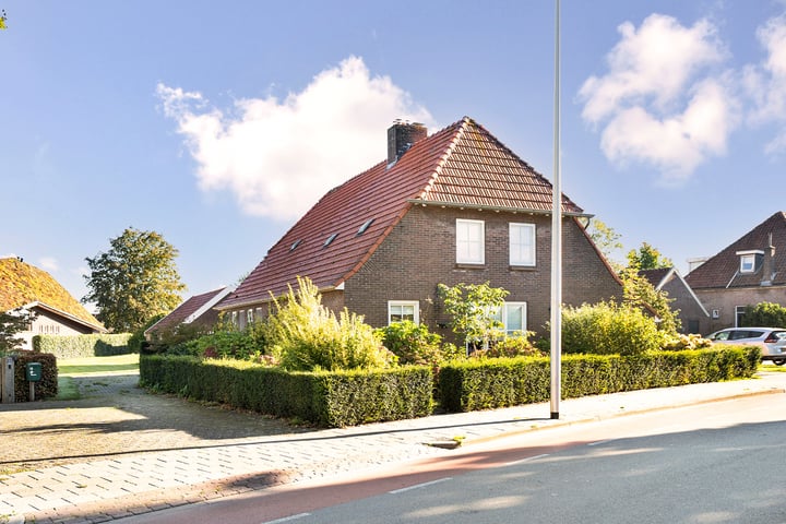 View photo 1 of Dorpsstraat 21