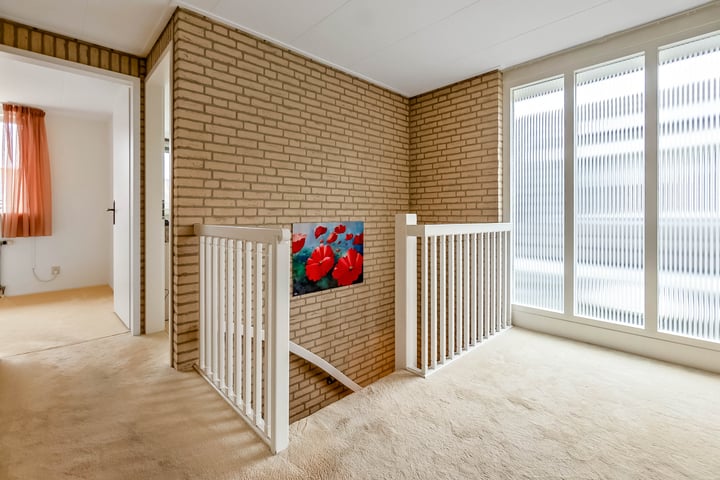 Bekijk foto 36 van Van Velzenstraat 9