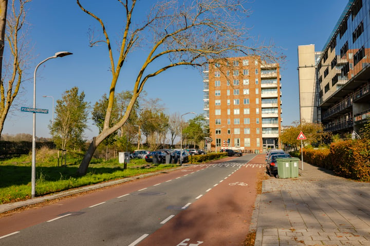 View photo 39 of P.C. Boutensstraat 238