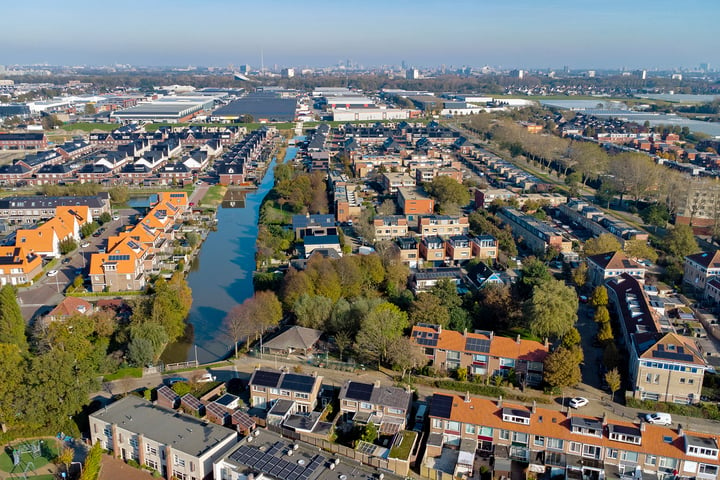 Bekijk foto 42 van A.J. van Reststraat 36