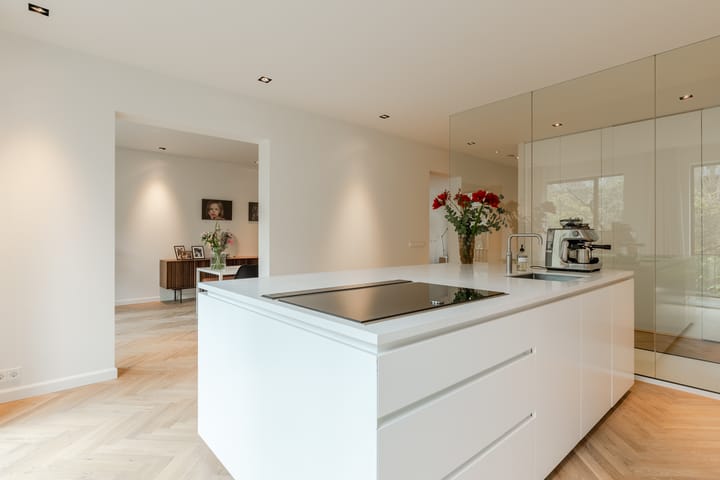 Photo 6 of Maarten Harpertszoon Trompstraat 31-H