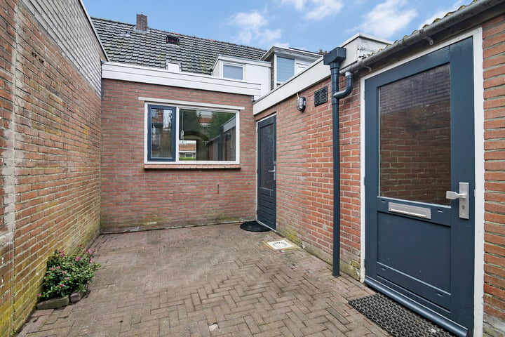 Bekijk foto 29 van van der Helststraat 6