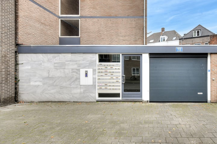 Bekijk foto 22 van Valkenstraat 15