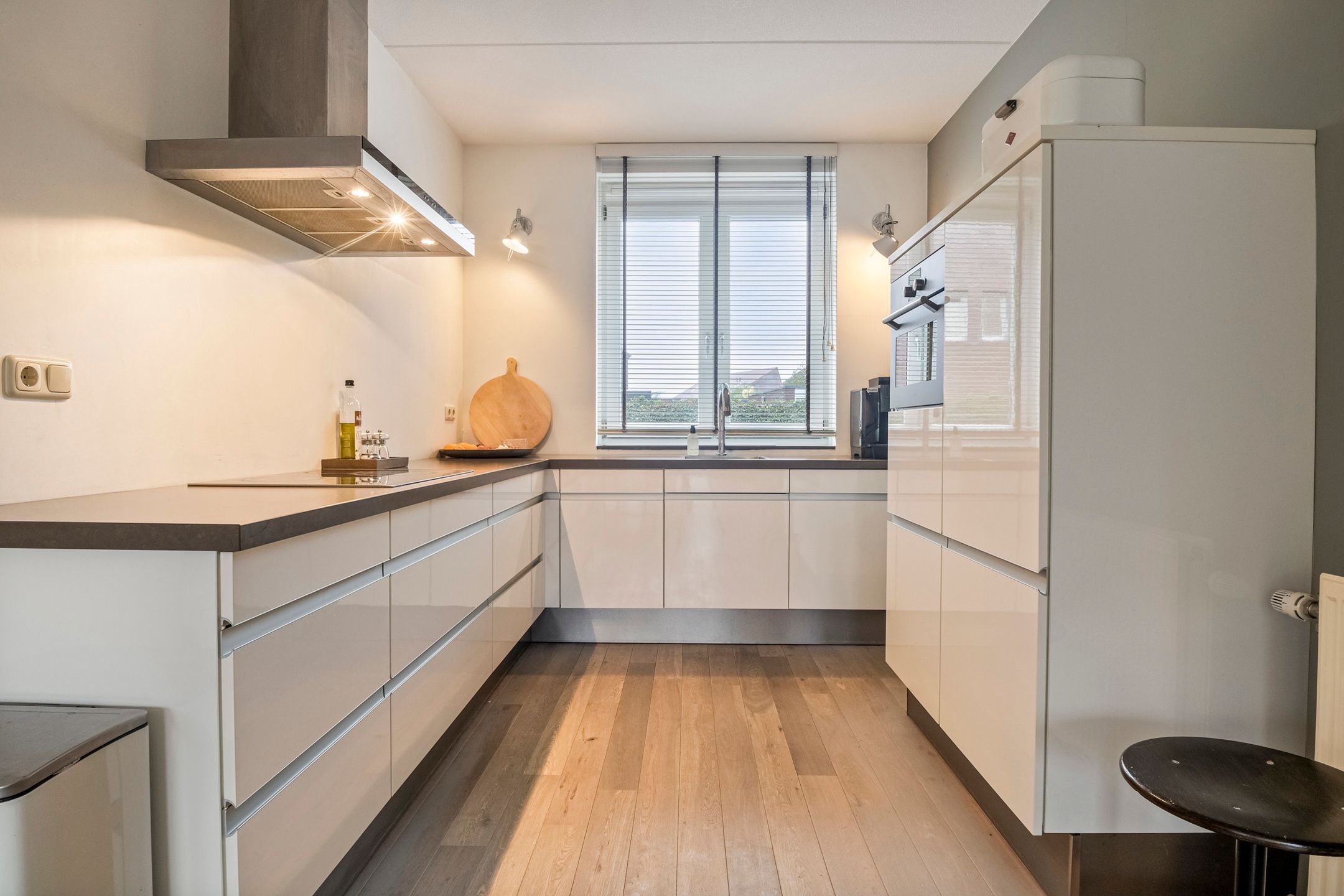 Photo 3 of Conference 7