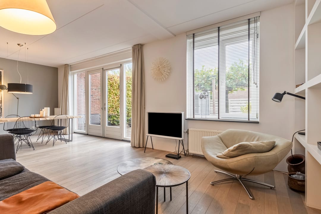 Photo 8 of Conference 7