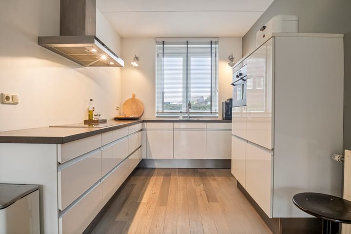 Photo 13 of Conference 7