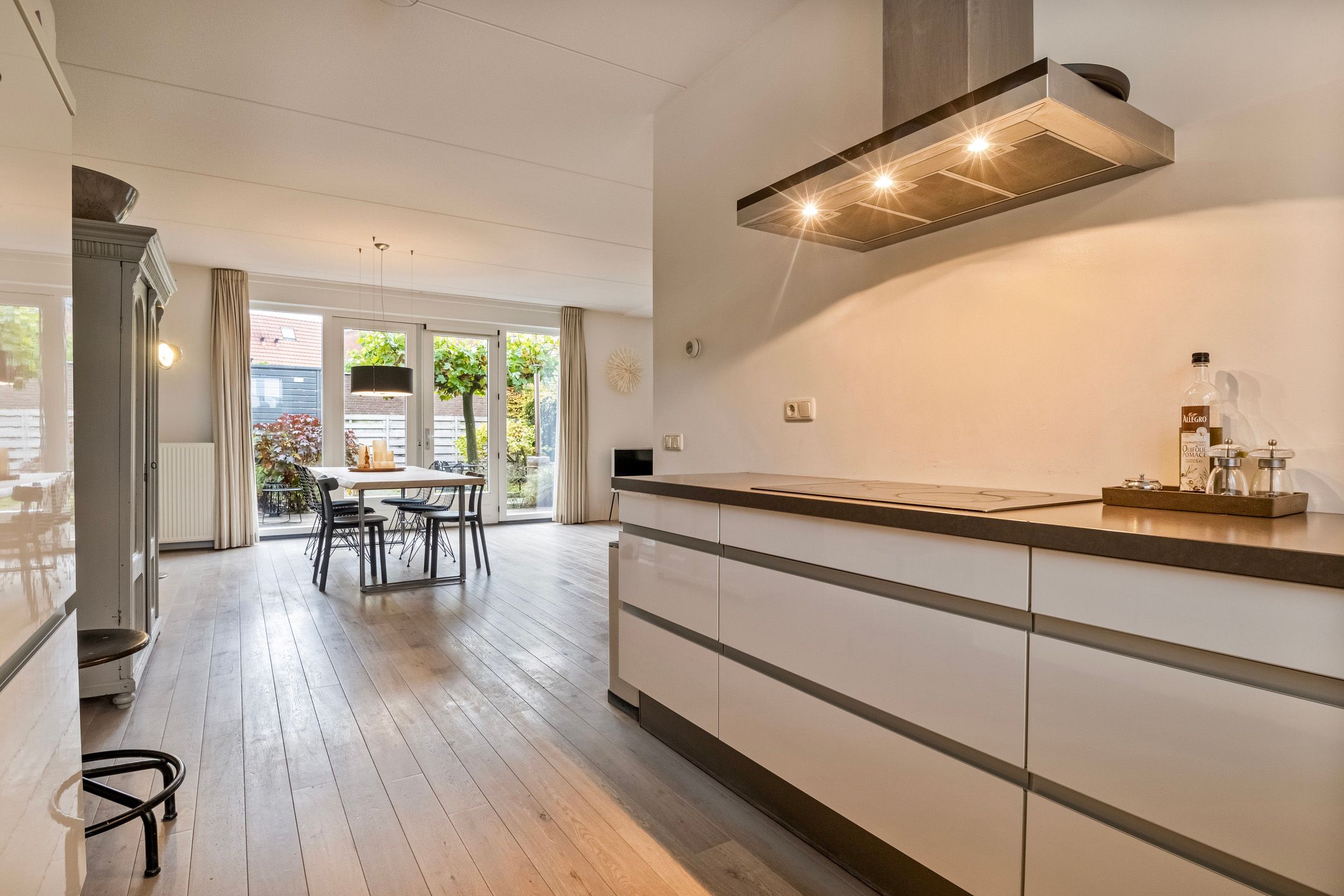 Photo 15 of Conference 7