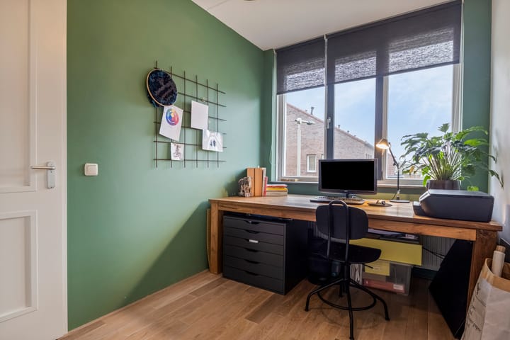 Photo 20 of Conference 7