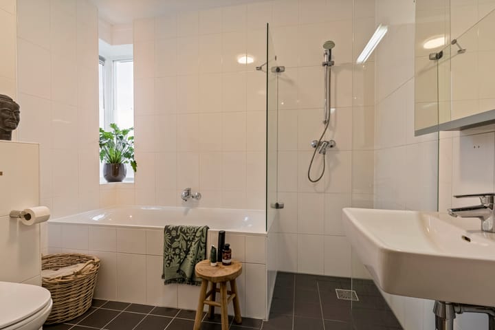 Photo 23 of Conference 7