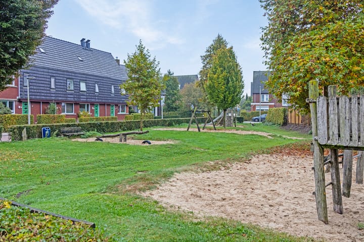 Photo 38 of Conference 7