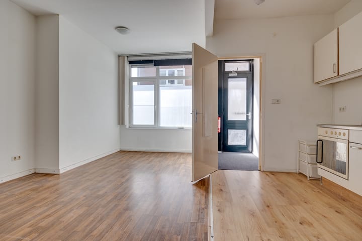 Photo 4 of Baron van Heemstrastraat 1