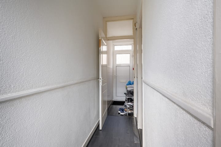 Photo 11 of Halleystraat 5-A