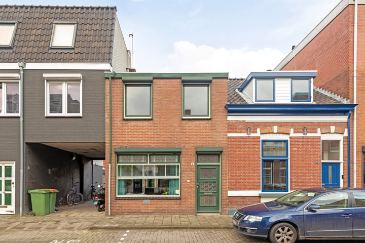 View photo 1 of Beekstraat 16