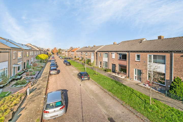 Foto 5 van Meidoornstraat 4