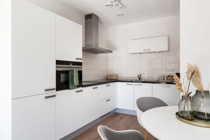 Photo 10 of Johannes van der Waalsweg 13-B