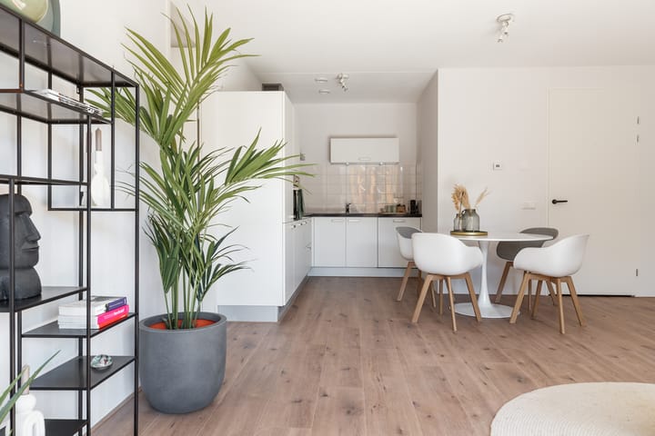 Photo 14 of Johannes van der Waalsweg 13-B