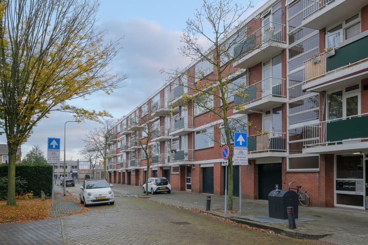 View photo 21 of Maasstraat 70