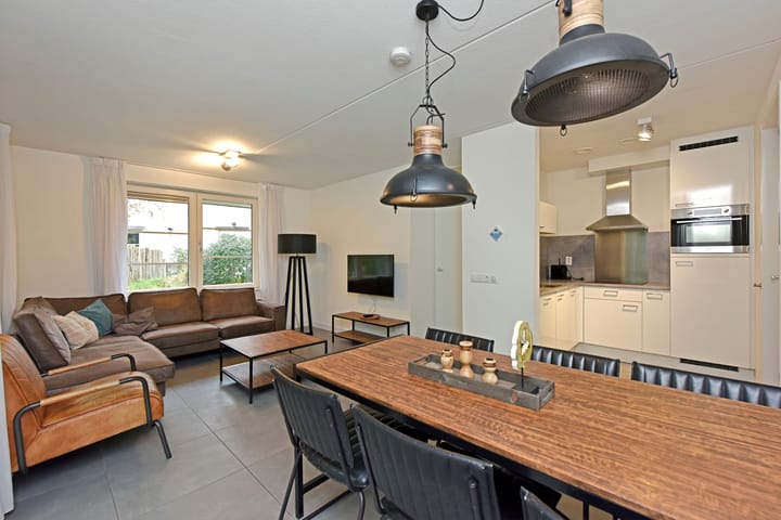 Photo 2 of Zeedijk 24-264