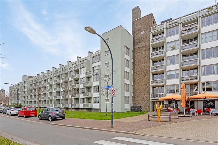 Bekijk foto 1 van Koningsplein flat 116-C