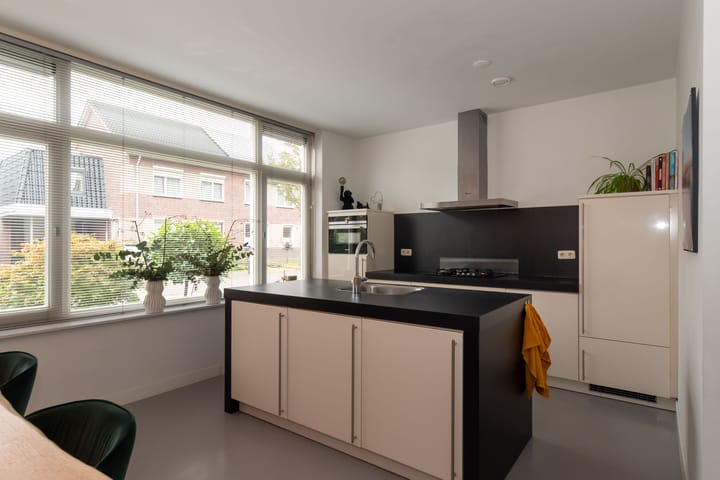 Foto 9 van Madeliefje 13