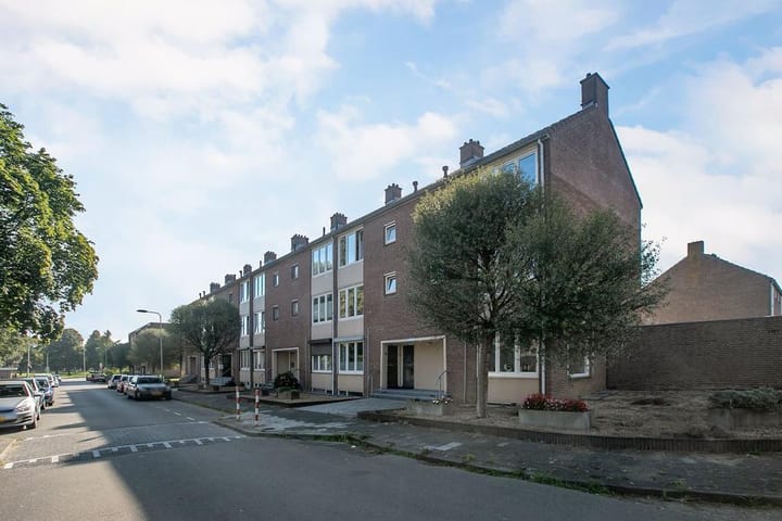 Foto 8 van Opalinestraat 37