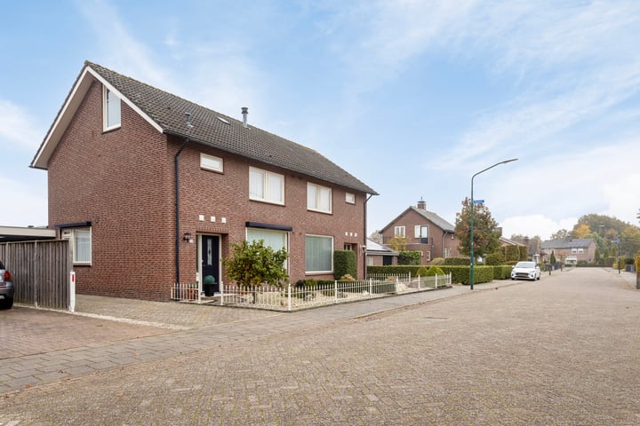 Bekijk foto 34 van Esdoornlaan 53