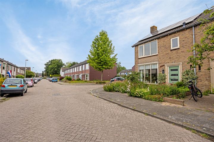 Bekijk foto 36 van Hazelaarstraat 12