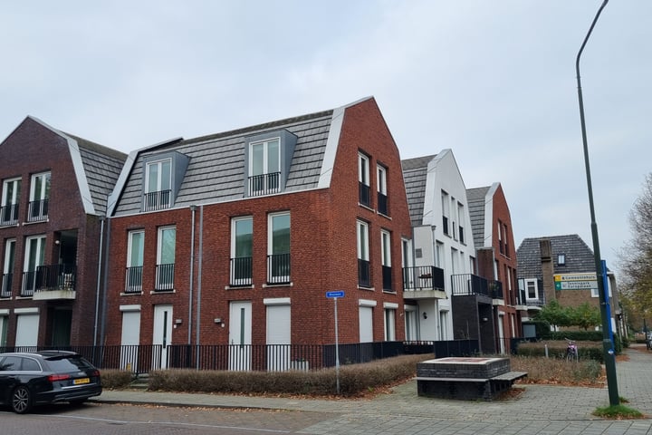 Bekijk foto 1 van Hendrik Veenemanstraat 5-C