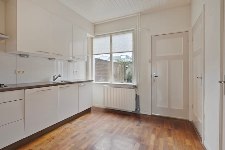 Foto 10 van Van Riebeekstraat 79