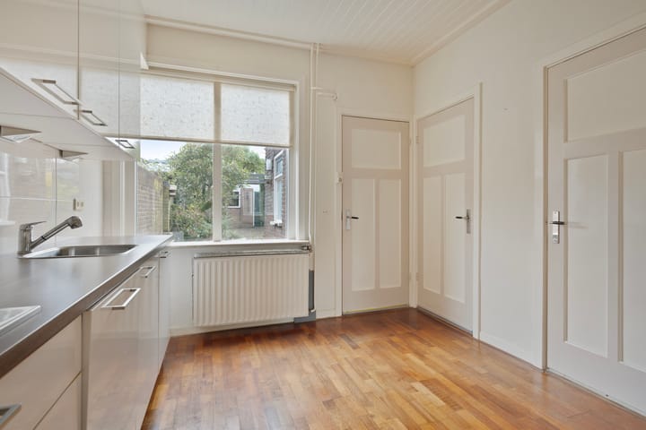 Foto 12 van Van Riebeekstraat 79