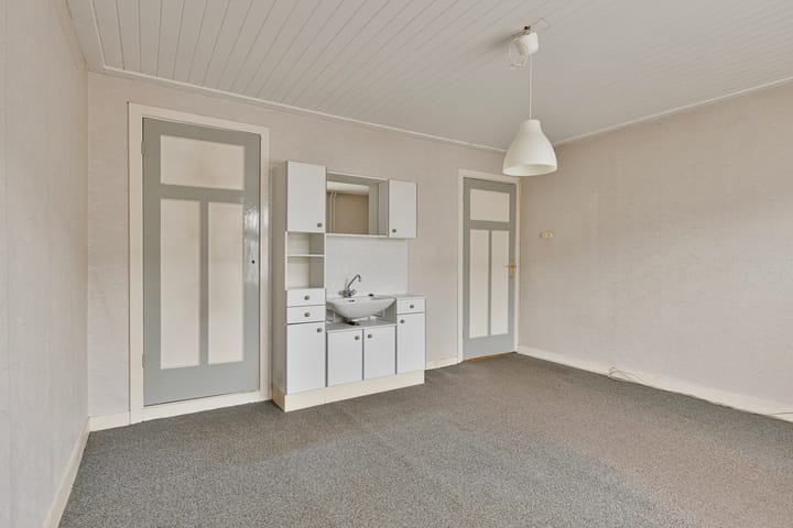 Foto 19 van Van Riebeekstraat 79