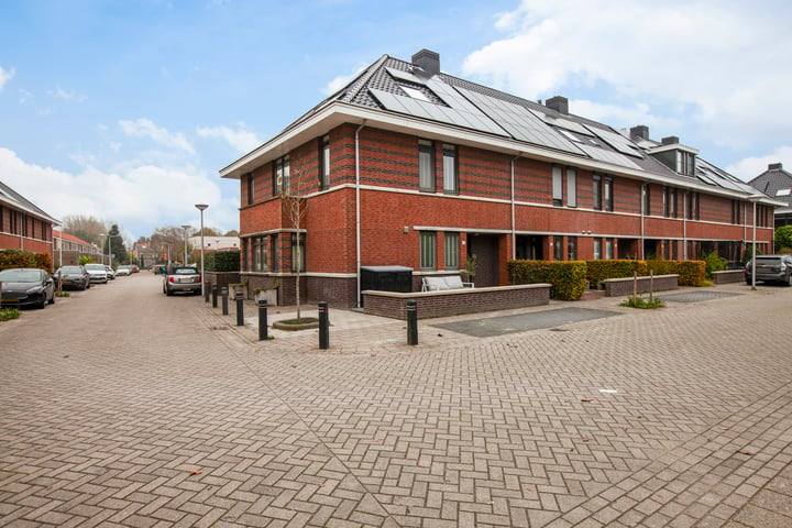 Bekijk foto 1 van André de Jongstraat 2