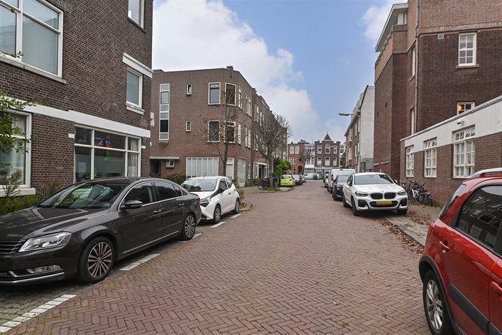 Bekijk foto 38 van Pijnboomstraat 123