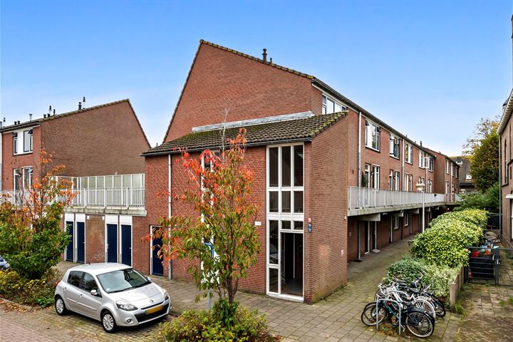 View photo 2 of Schoolstraat 17