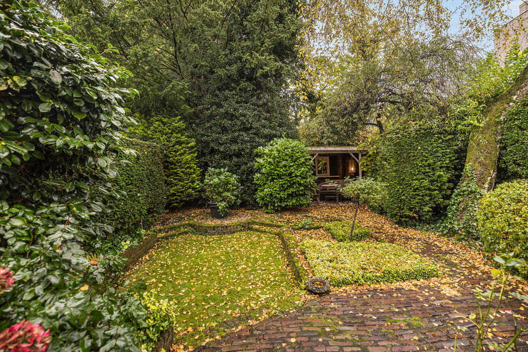 Photo 22 of Anna van Burenstraat 17