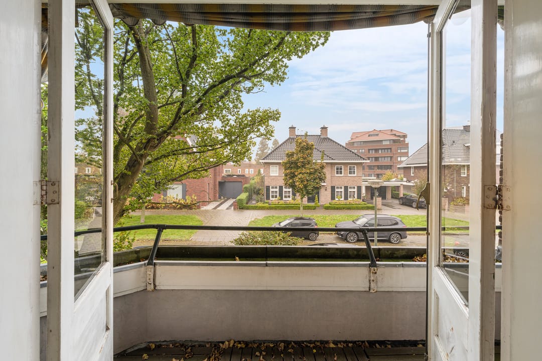 Photo 31 of Anna van Burenstraat 17