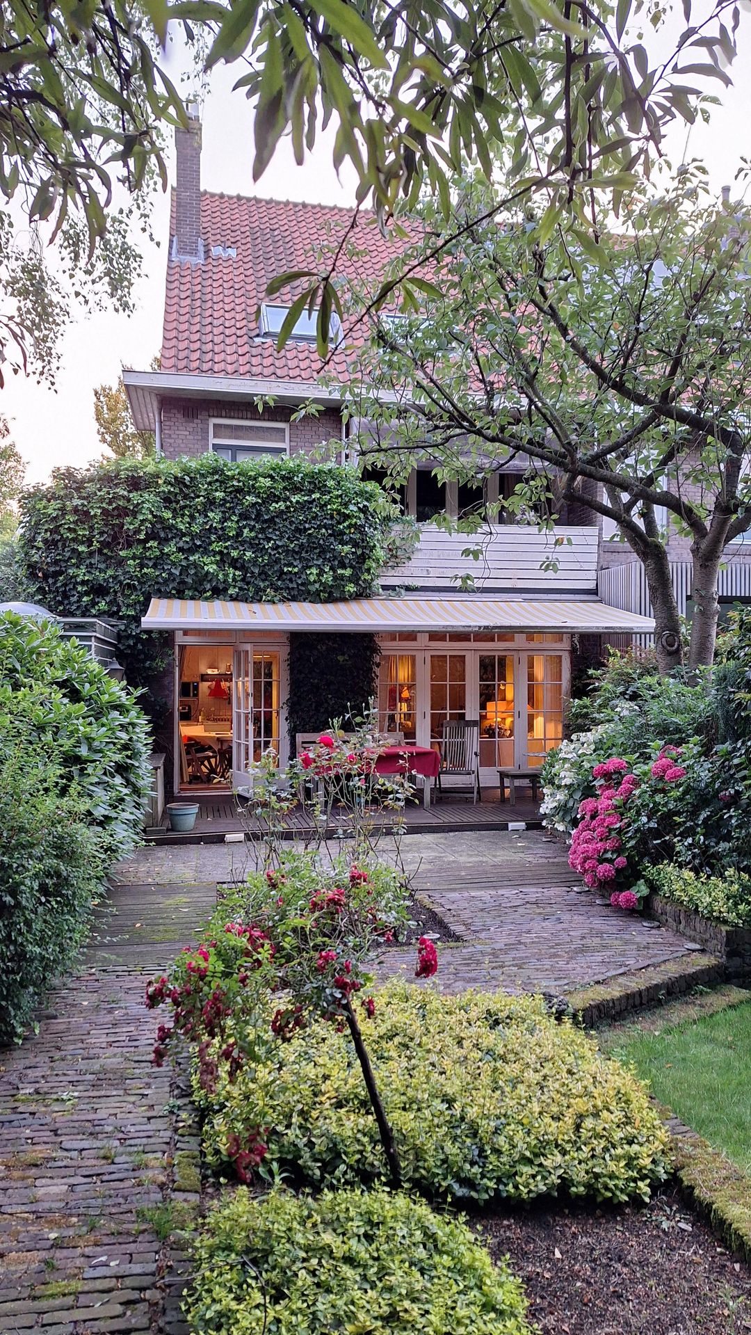 Photo 46 of Anna van Burenstraat 17