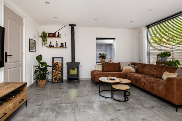 Foto 10 van Dr. Poelmanweg 1