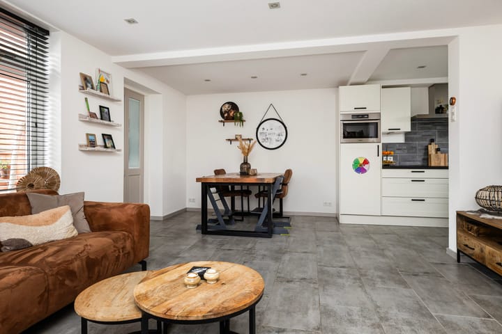 Foto 11 van Dr. Poelmanweg 1