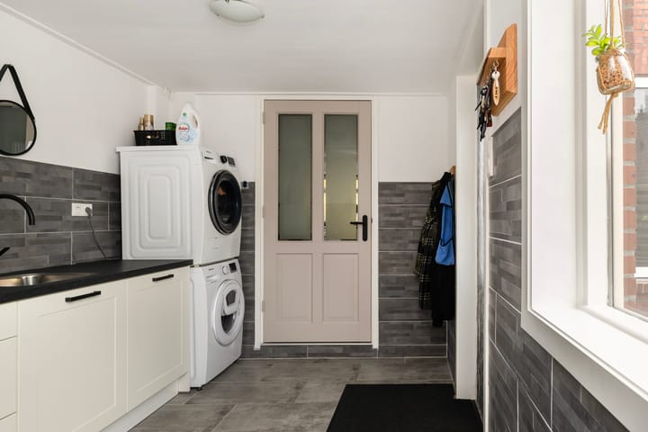 Foto 17 van Dr. Poelmanweg 1