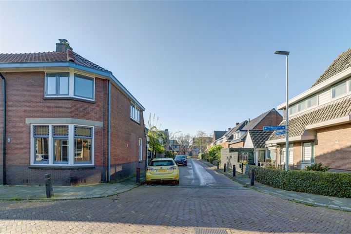 View photo 2 of Weteringstraat 57