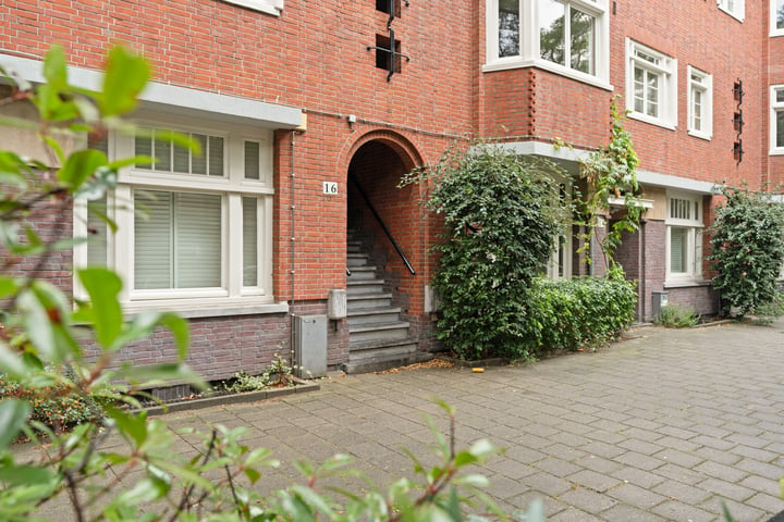 View photo 37 of Brahmsstraat 16-2