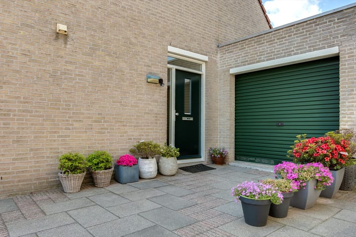Photo 7 of Zwanebloemstraat 18