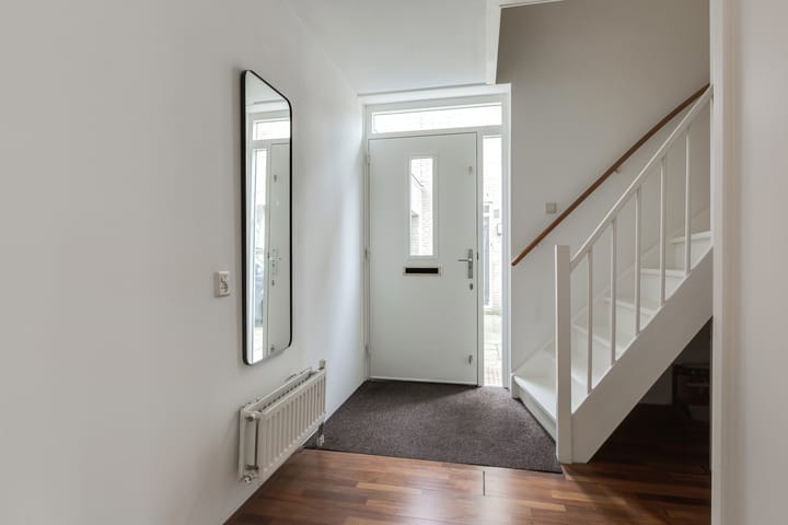 Photo 8 of Zwanebloemstraat 18