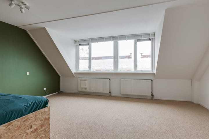 Photo 16 of Zwanebloemstraat 18