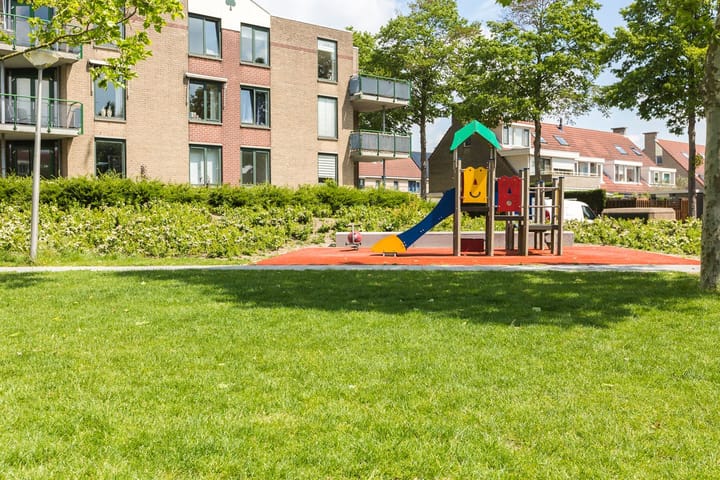 Photo 32 of Zwanebloemstraat 18