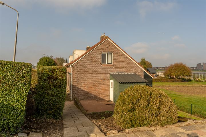 View photo 3 of Molendijk 30